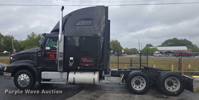 image for item DU2516 2006 International Eagle semi truck