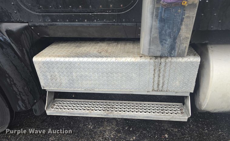 image for item DU2516 2006 International Eagle semi truck