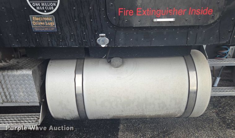 image for item DU2516 2006 International Eagle semi truck