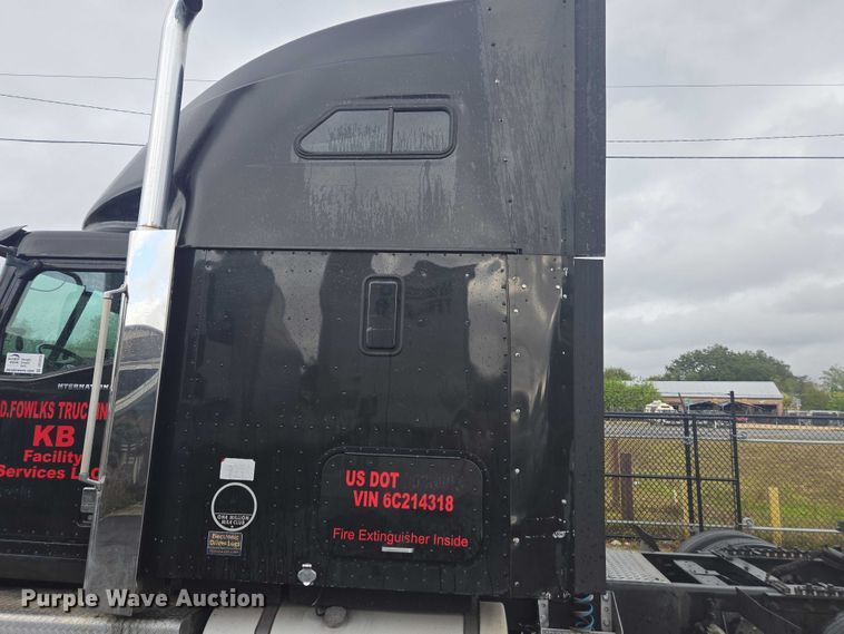 image for item DU2516 2006 International Eagle semi truck