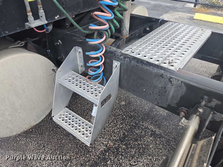 image for item DU2516 2006 International Eagle semi truck