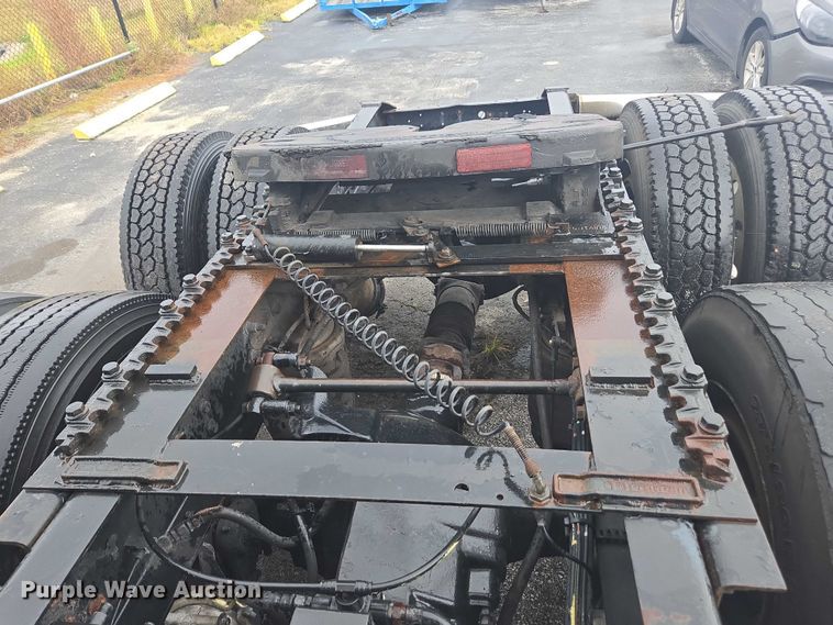 image for item DU2516 2006 International Eagle semi truck