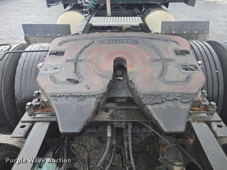 image for item DU2516 2006 International Eagle semi truck