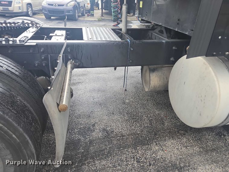 image for item DU2516 2006 International Eagle semi truck