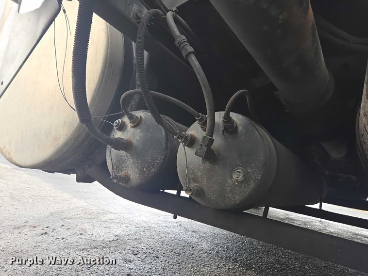 image for item DU2516 2006 International Eagle semi truck