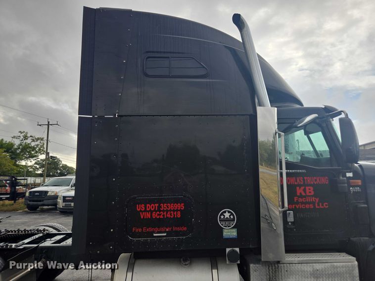 image for item DU2516 2006 International Eagle semi truck