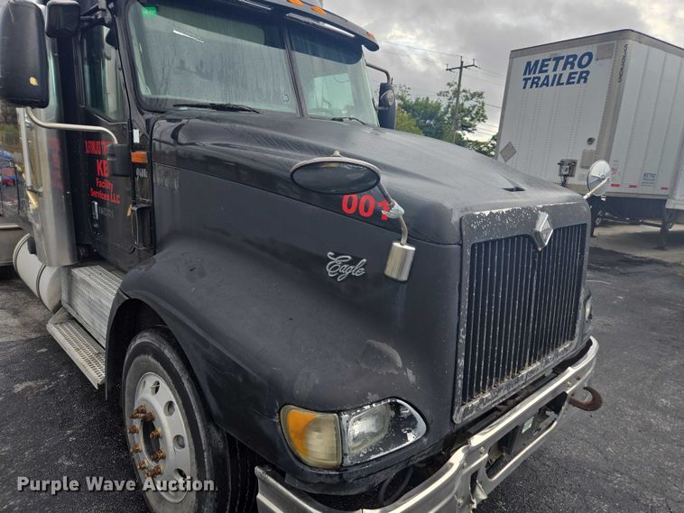 image for item DU2516 2006 International Eagle semi truck