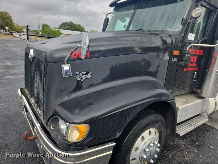 image for item DU2516 2006 International Eagle semi truck