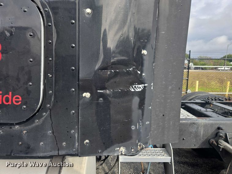 image for item DU2516 2006 International Eagle semi truck