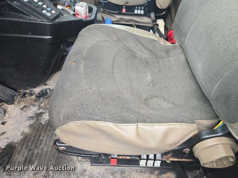 image for item DU2516 2006 International Eagle semi truck