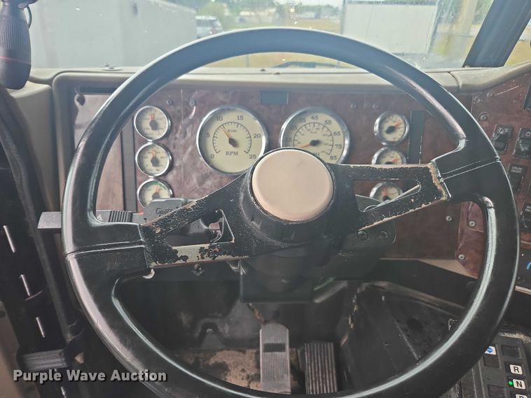 image for item DU2516 2006 International Eagle semi truck