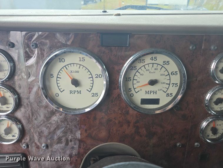 image for item DU2516 2006 International Eagle semi truck