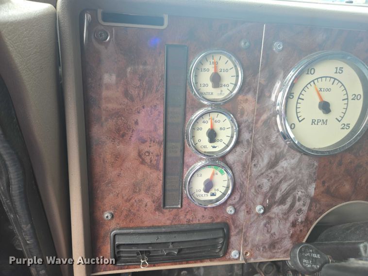 image for item DU2516 2006 International Eagle semi truck