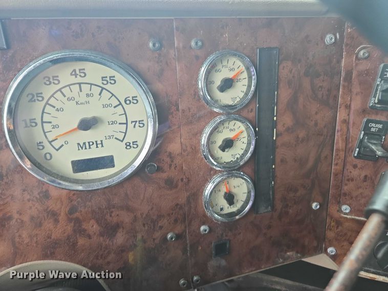 image for item DU2516 2006 International Eagle semi truck