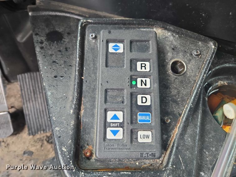 image for item DU2516 2006 International Eagle semi truck