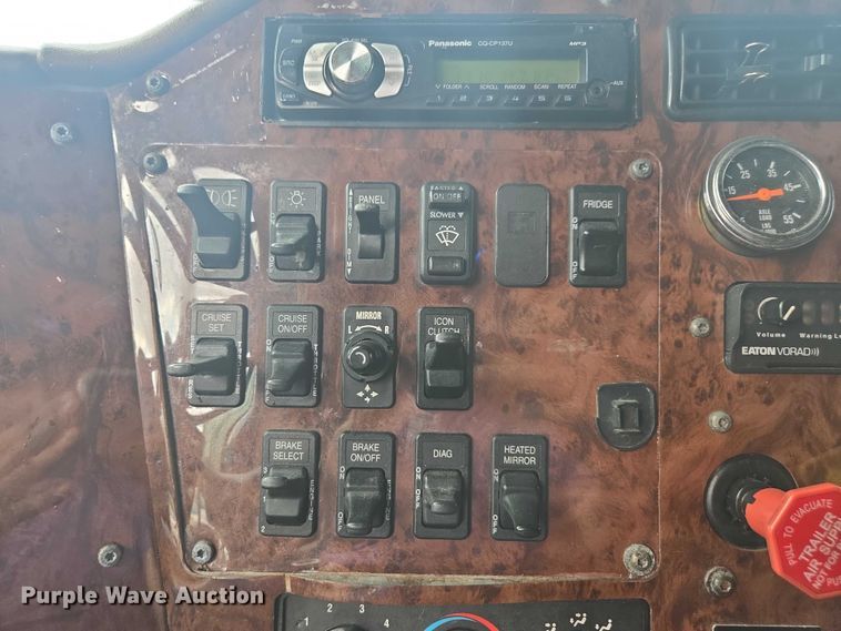 image for item DU2516 2006 International Eagle semi truck