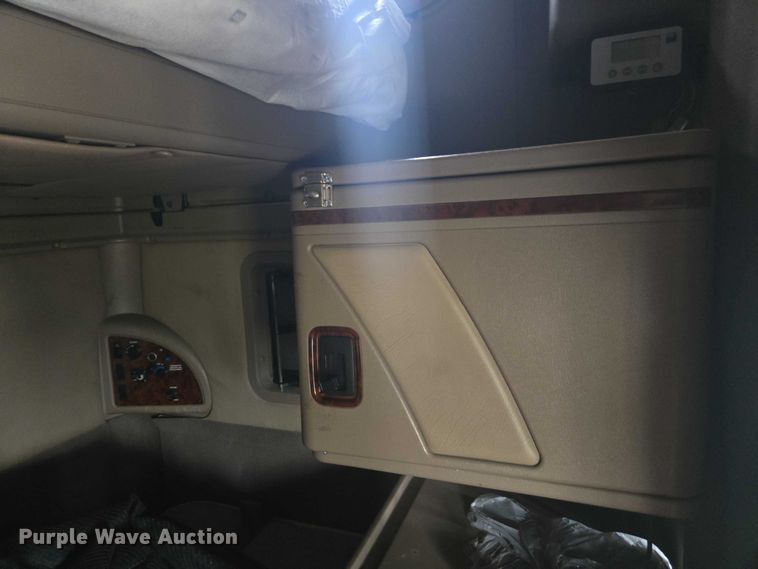 image for item DU2516 2006 International Eagle semi truck