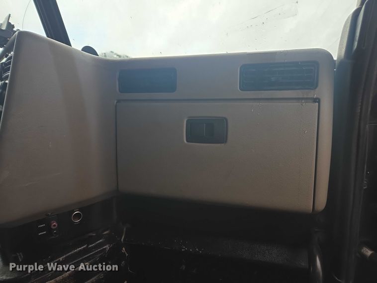 image for item DU2516 2006 International Eagle semi truck