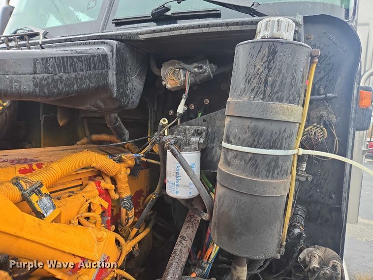 image for item DU2516 2006 International Eagle semi truck