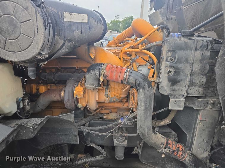 image for item DU2516 2006 International Eagle semi truck