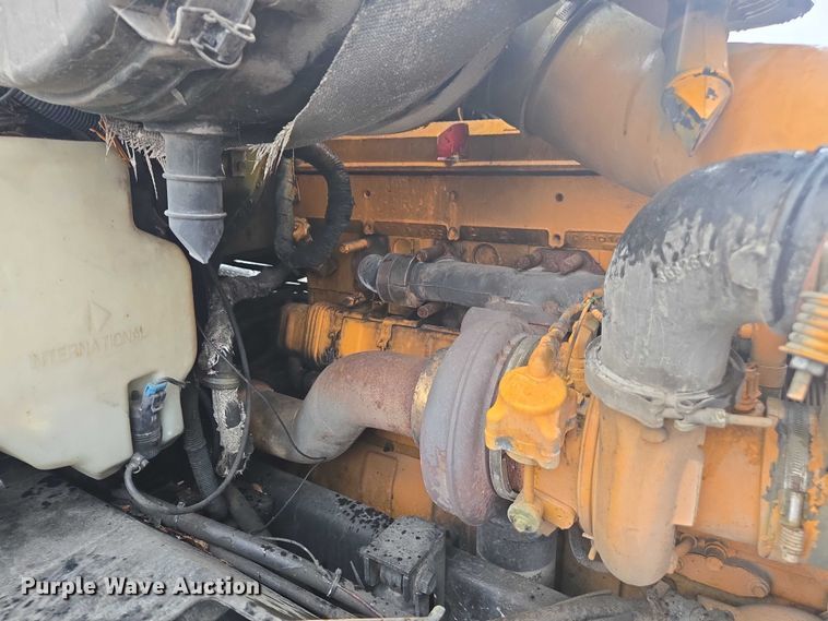 image for item DU2516 2006 International Eagle semi truck