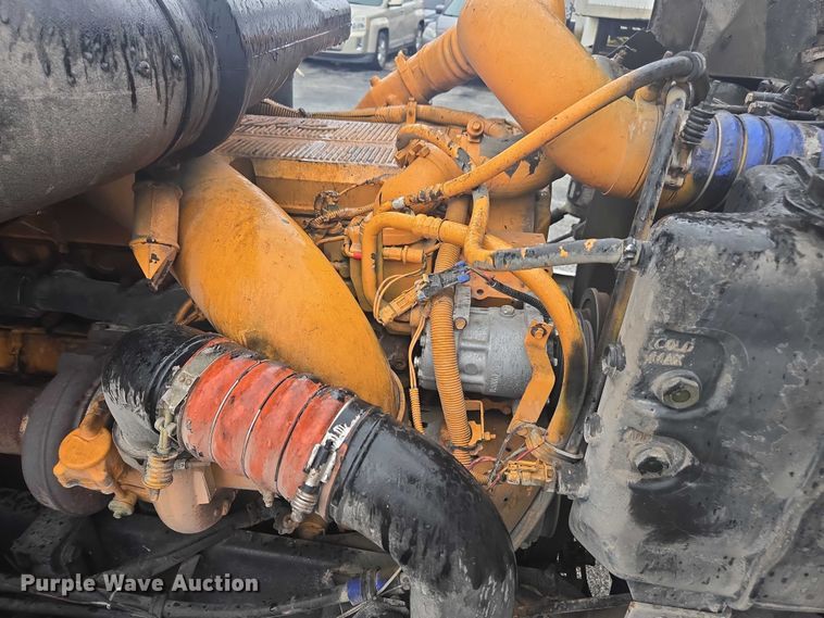 image for item DU2516 2006 International Eagle semi truck