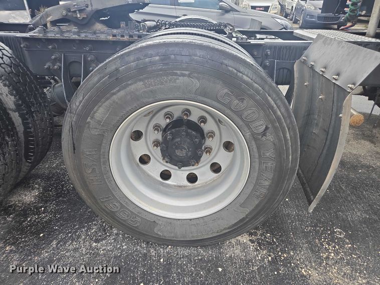 image for item DU2516 2006 International Eagle semi truck