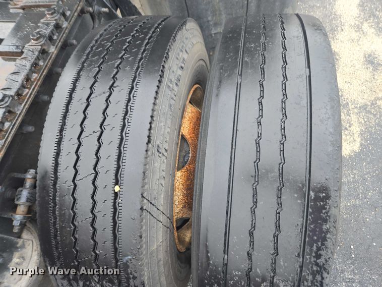 image for item DU2516 2006 International Eagle semi truck