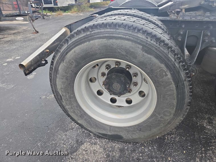 image for item DU2516 2006 International Eagle semi truck