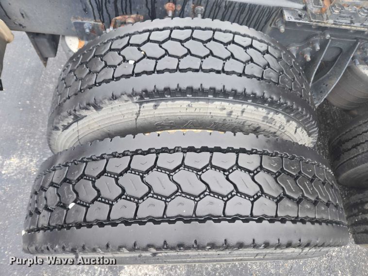 image for item DU2516 2006 International Eagle semi truck