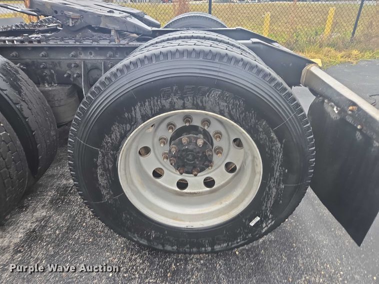 image for item DU2516 2006 International Eagle semi truck