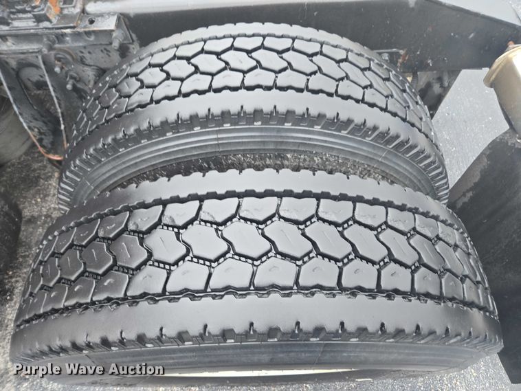 image for item DU2516 2006 International Eagle semi truck