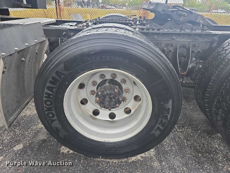 image for item DU2516 2006 International Eagle semi truck