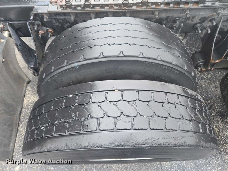 image for item DU2516 2006 International Eagle semi truck