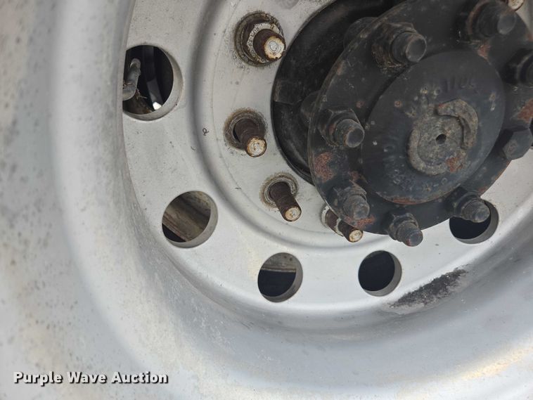 image for item DU2516 2006 International Eagle semi truck