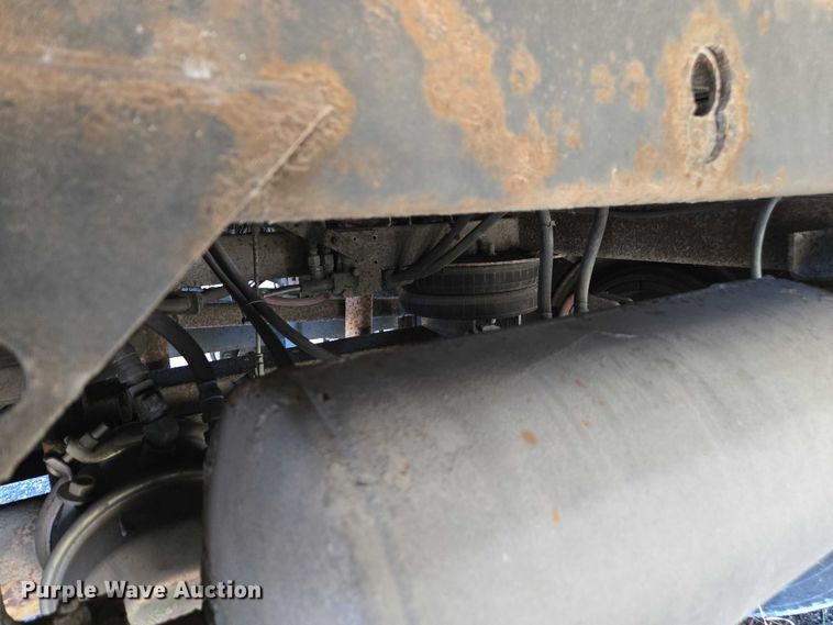 image for item DU2534 2005 Stoughton dry van trailer