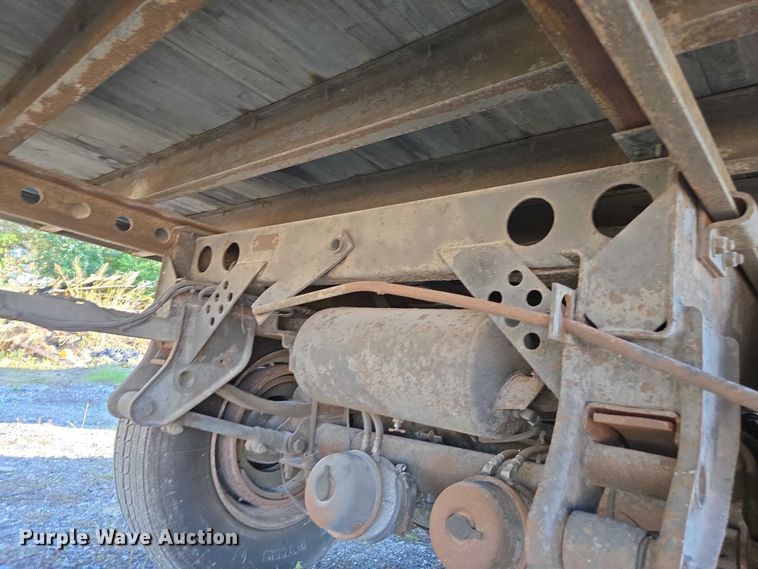 image for item DU2534 2005 Stoughton dry van trailer