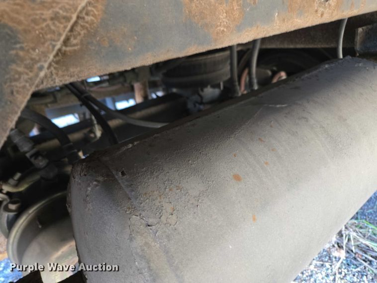 image for item DU2534 2005 Stoughton dry van trailer