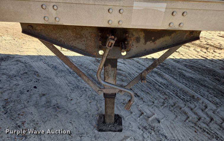 image for item DU2536 2011 Stoughton dry van trailer