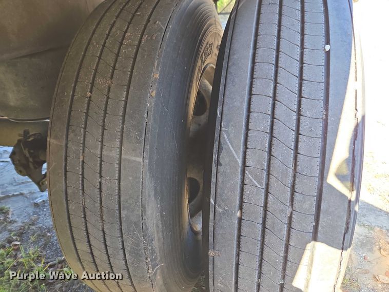 image for item DU2536 2011 Stoughton dry van trailer