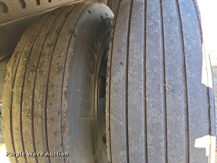 image for item DU2536 2011 Stoughton dry van trailer