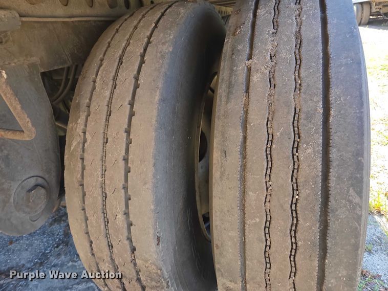 image for item DU2536 2011 Stoughton dry van trailer