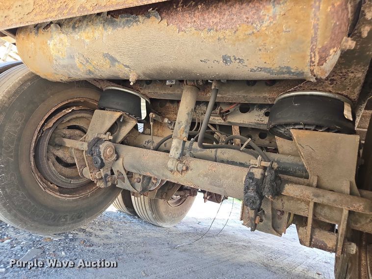 image for item DU2538 2002 Wabash dry van trailer