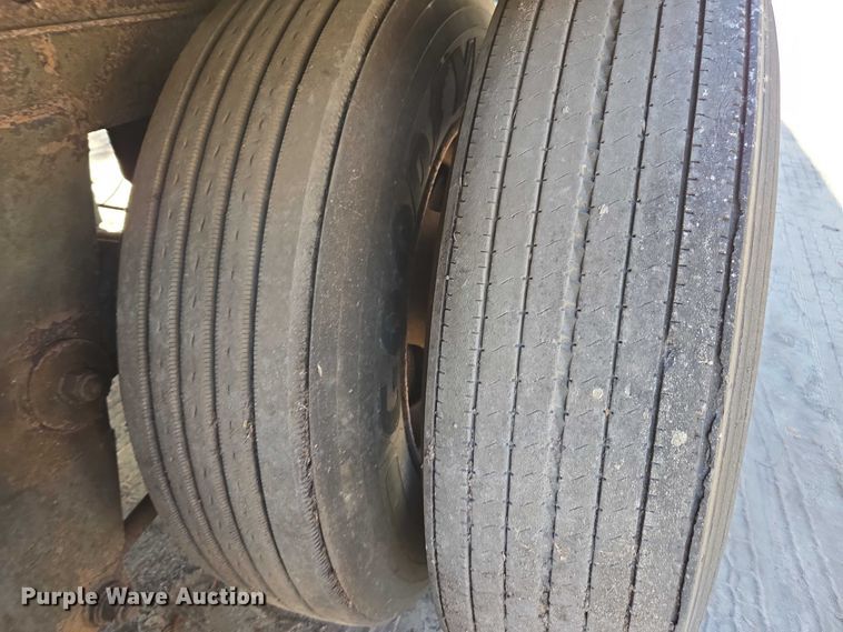 image for item DU2538 2002 Wabash dry van trailer