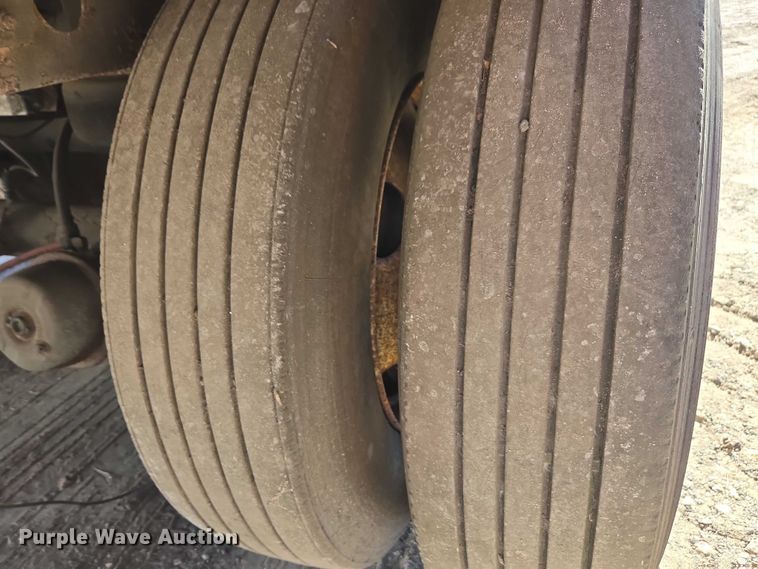 image for item DU2538 2002 Wabash dry van trailer