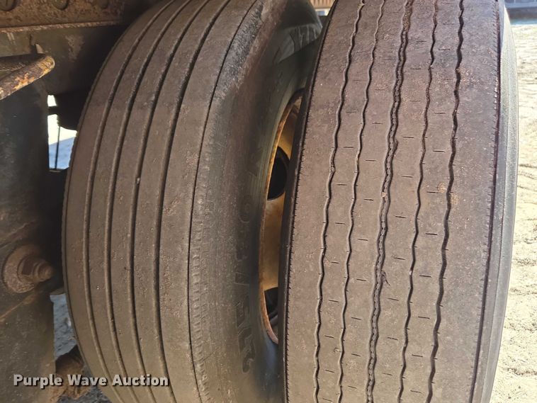 image for item DU2538 2002 Wabash dry van trailer