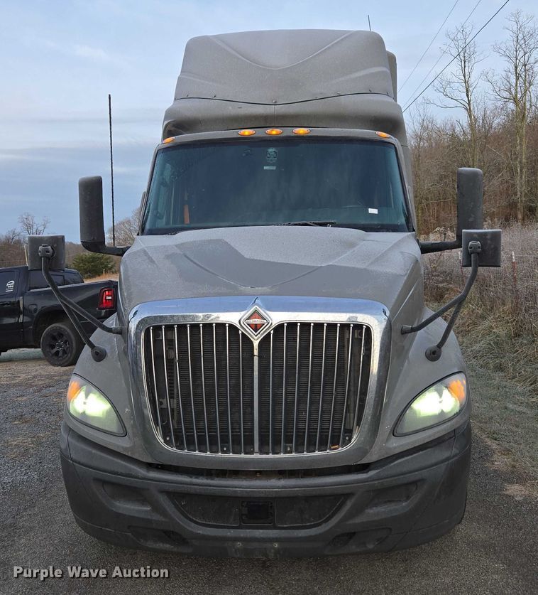 image for item DU2539 2018 International RH613 semi truck