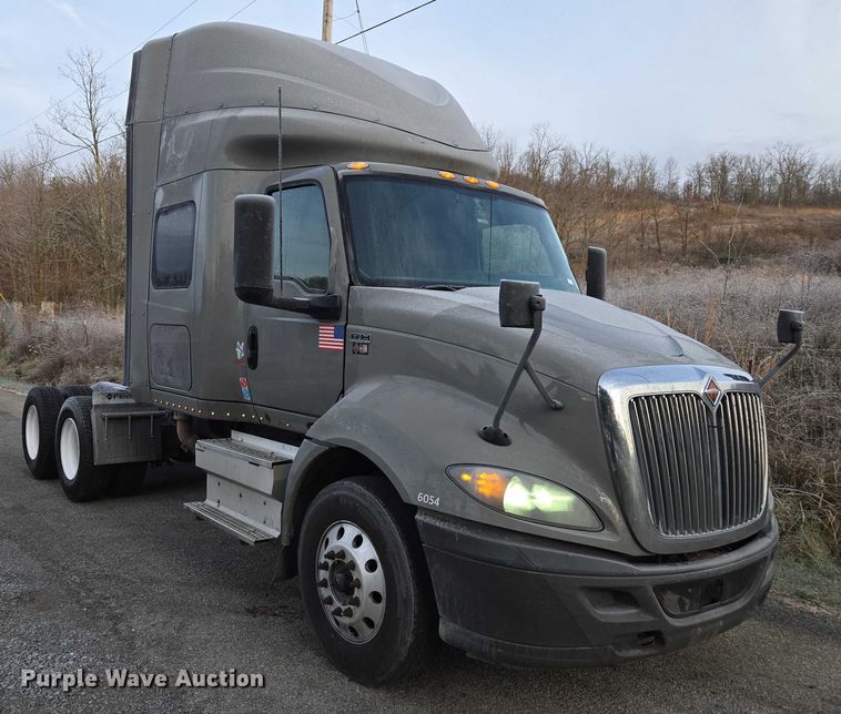 image for item DU2539 2018 International RH613 semi truck