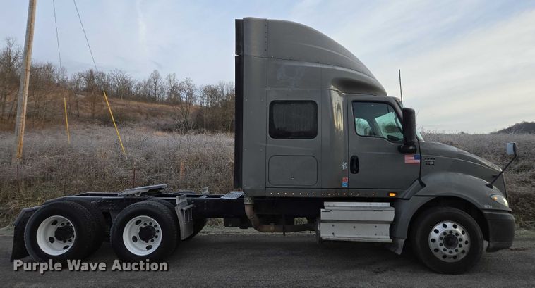 image for item DU2539 2018 International RH613 semi truck