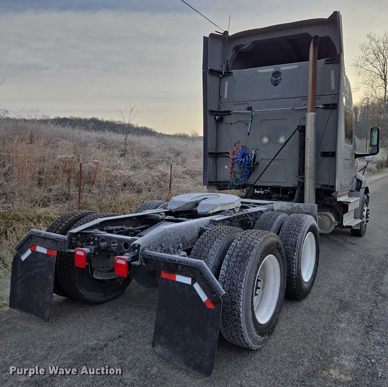 image for item DU2539 2018 International RH613 semi truck